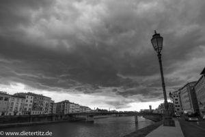 Unwetter über Pisa